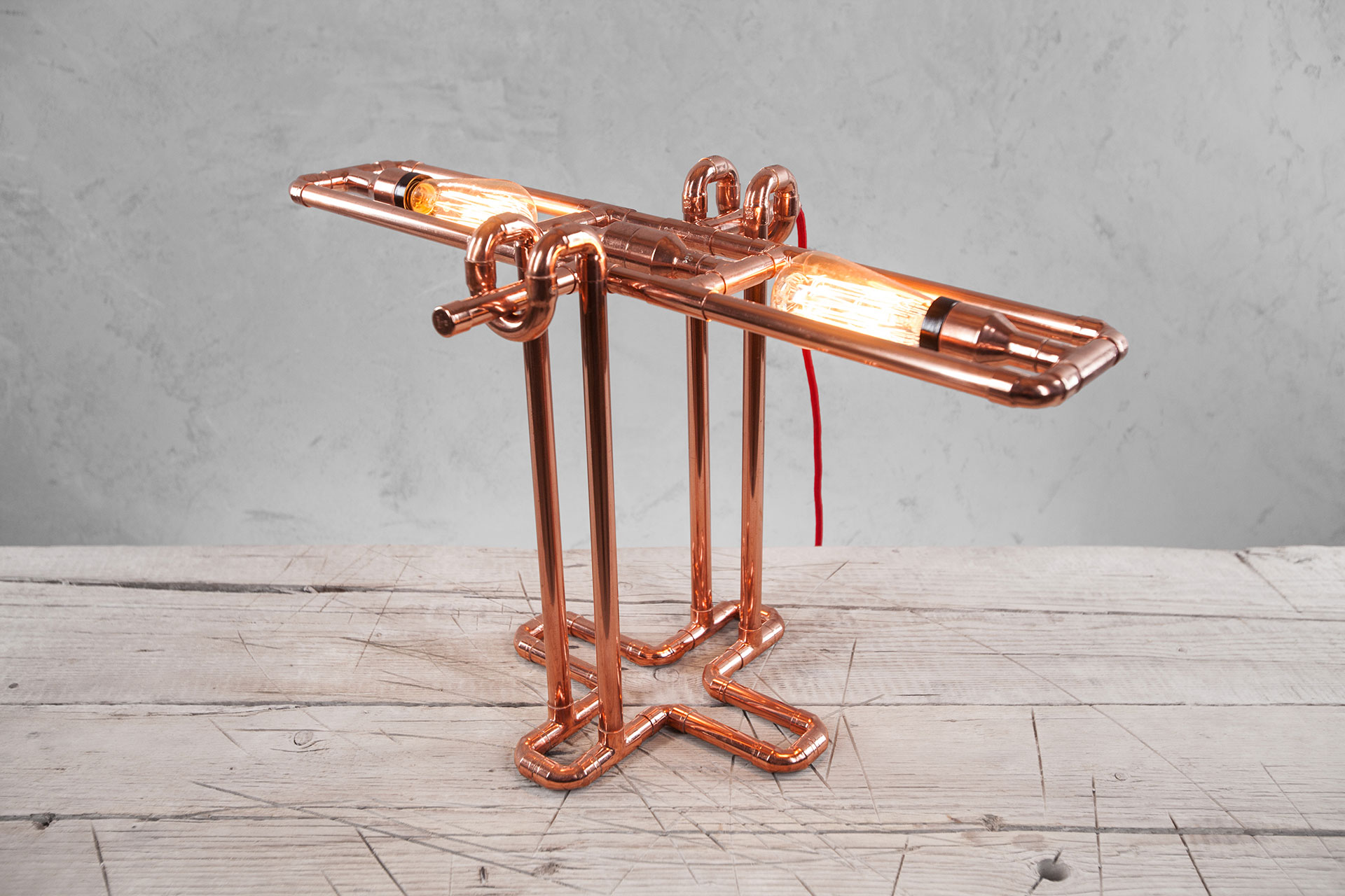 Swinging desk lamp in trendy copper metal finish inspired by loft design